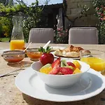 Clos Emilion Et Table D'hote En Option Bed & Breakfast *