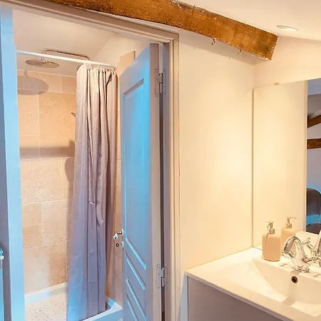 Clos Emilion Et Table D'hote En Option