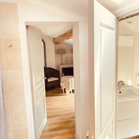 Clos Emilion Et Table D'hote En Option Bed & Breakfast