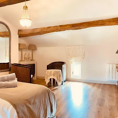 Clos Emilion Et Table D'hote En Option Frühstückspension Vignonet