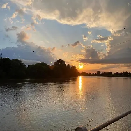 Clos Emilion Et Table D'hote En Option Frühstückspension Vignonet
