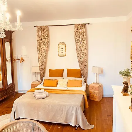 Clos Emilion Et Table D'hote En Option Bed & Breakfast *