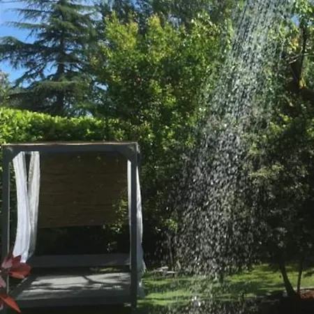 Clos Emilion Et Table D'hote En Option Frühstückspension Vignonet