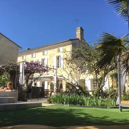 Clos Emilion Et Table D'hote En Option
