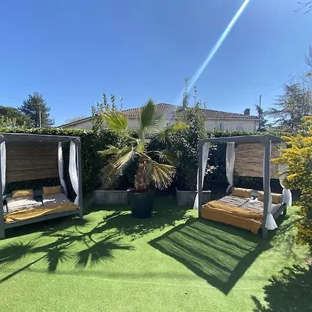 Clos Emilion Et Table D'hote En Option Vignonet