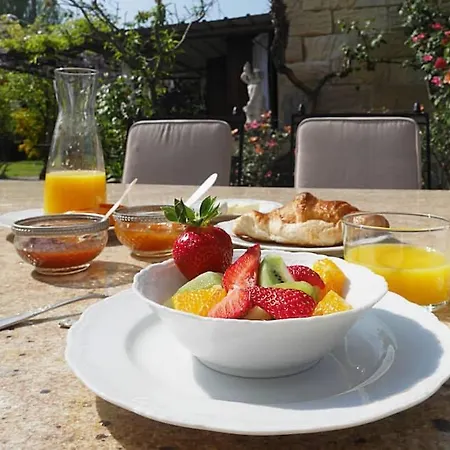 Clos Emilion Et Table D'hote En Option Frühstückspension *