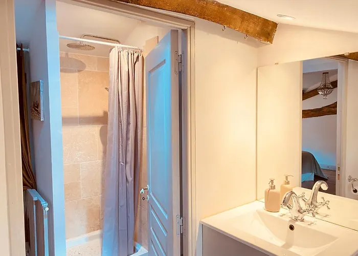 Clos Emilion Et Table D'hote En Option