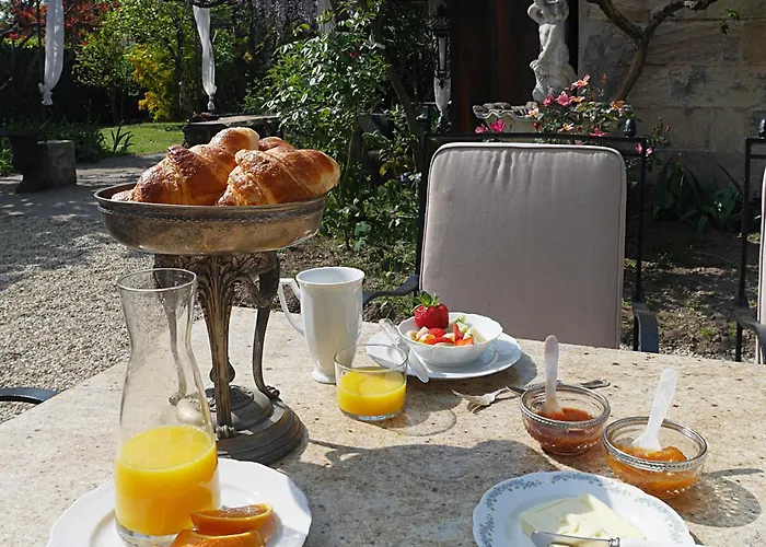 Clos Emilion Et Table D'hote En Option לינה וארוחת בוקר