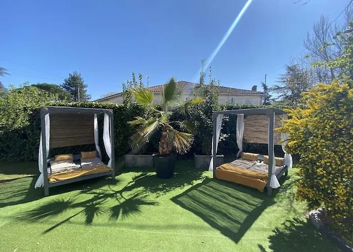 Clos Emilion Et Table D'hote En Option Vignonet