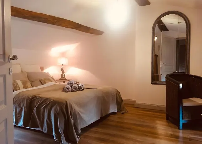 לינה וארוחת בוקר Clos Emilion Et Table D'hote En Option *