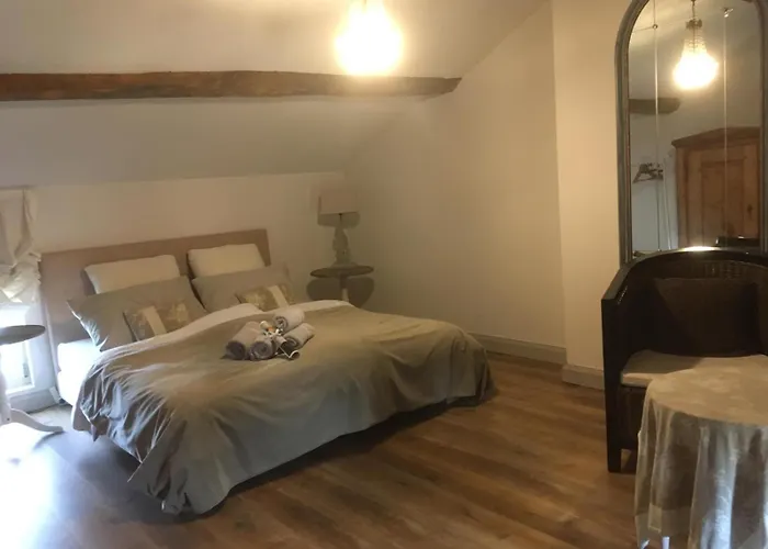 Clos Emilion Et Table D'hote En Option *